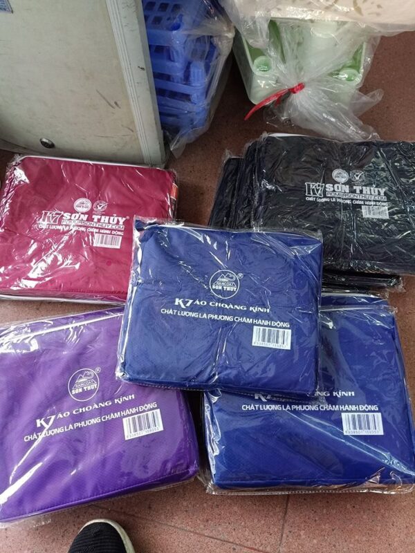 ao-mua-canh-doi-son-thuy-co-kinh-k7-ck-4-600x800-1 Áo mưa cánh dơi Sơn Thủy có kính K7 CK - Ảnh 5